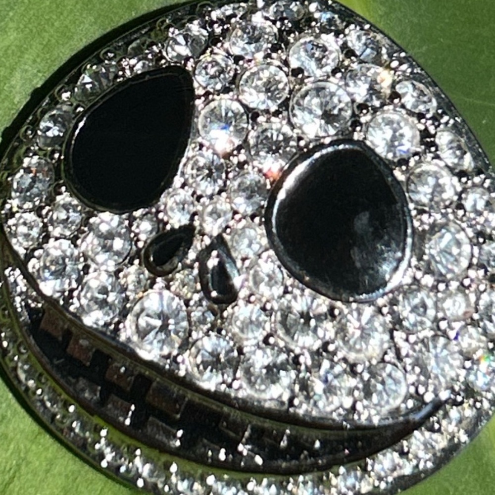 Vintage SWAROVSKI DISNEY JACK
SKELLINGTON NIGHTMARE
BEFORE CHRISTMAS BROOCH Pin